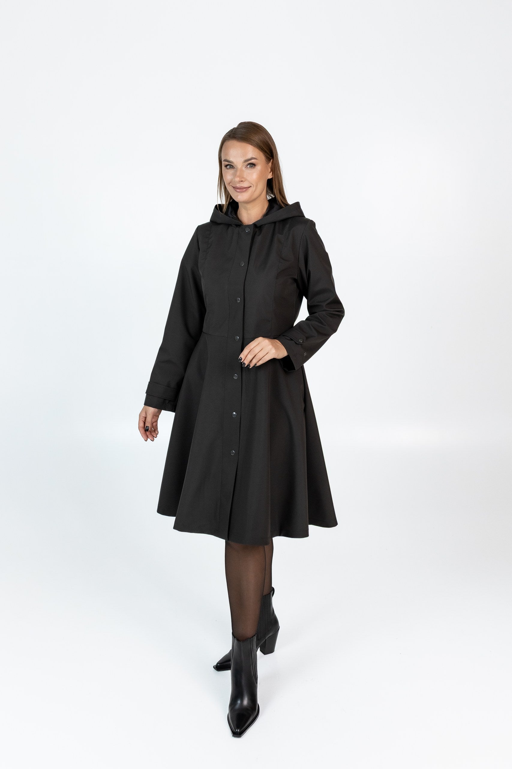 Svārku softshell mētelis melnā krāsā