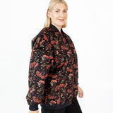 Softshell bomber jaka ar pīlādžu ogu rakstu