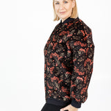 Softshell bomber jaka ar pīlādžu ogu rakstu