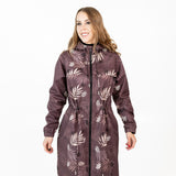 Softshell mētelis ar pelēkbrūnu lapu rakstu