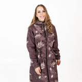 Softshell mētelis ar pelēkbrūnu lapu rakstu