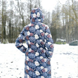 Softshell mētelis – ziedu raksts uz tumši zila