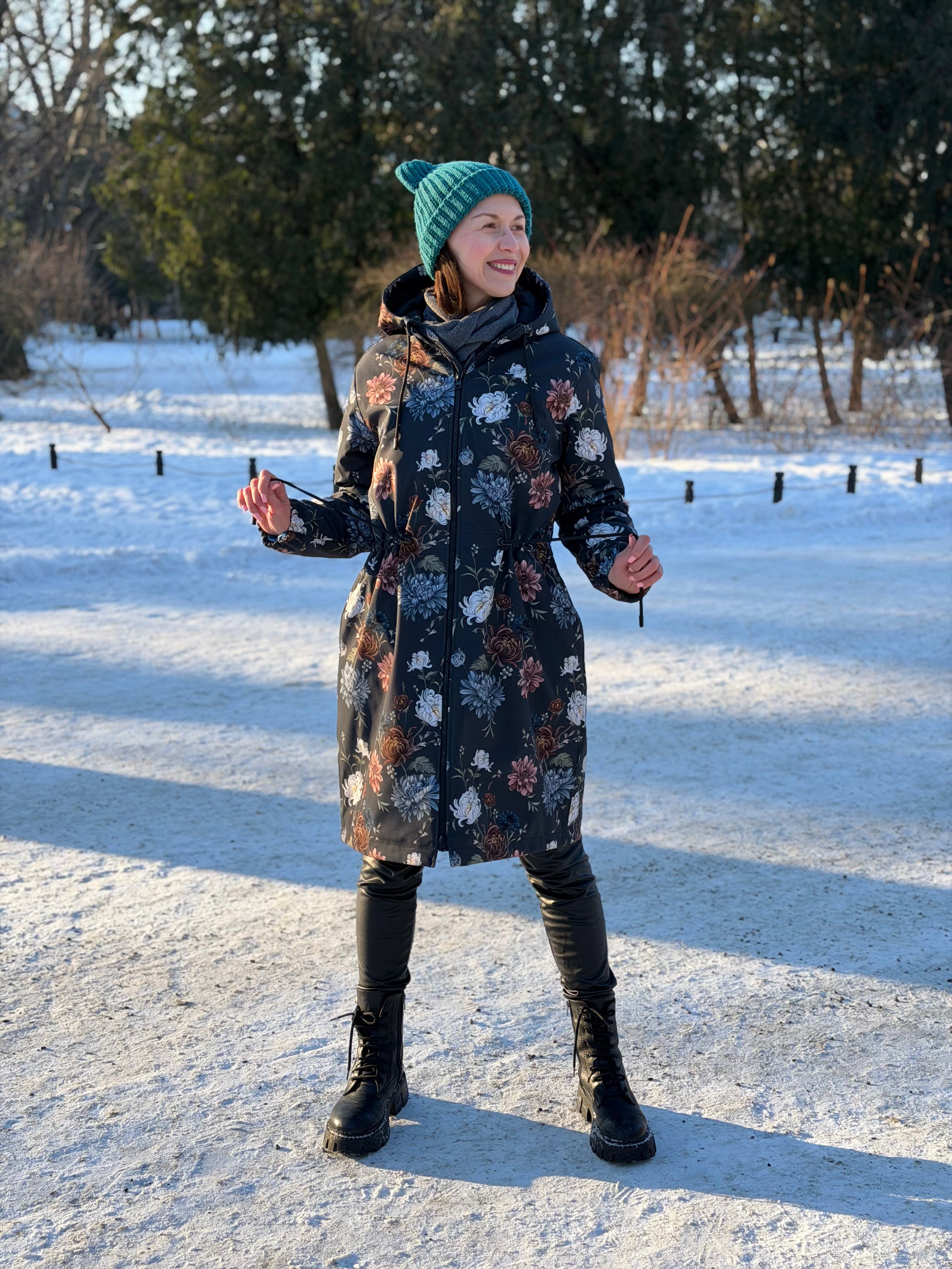 Ziemas Softshell mētelis - tumši zils ar krizantēmām