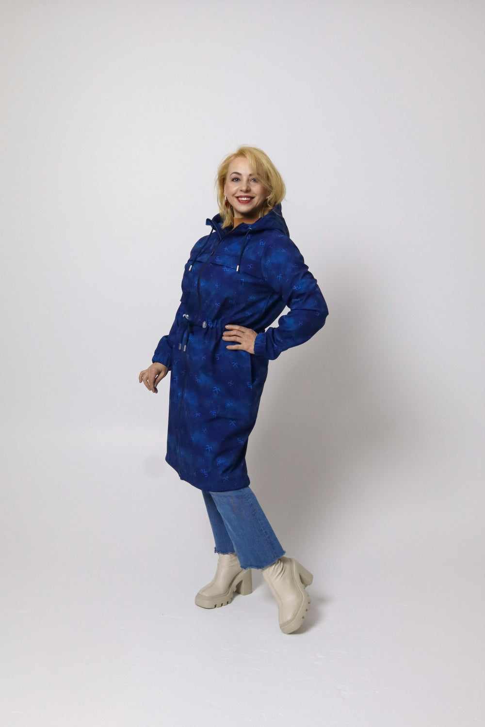 Sieviešu softshell mētelis – zils ar latvju rakstu