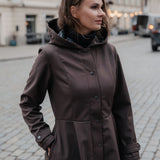 Svārku softshell mētelis – tumši brūns
