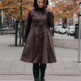 Svārku softshell mētelis – tumši brūns