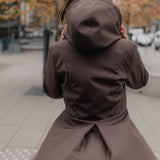 Svārku softshell mētelis – tumši brūns